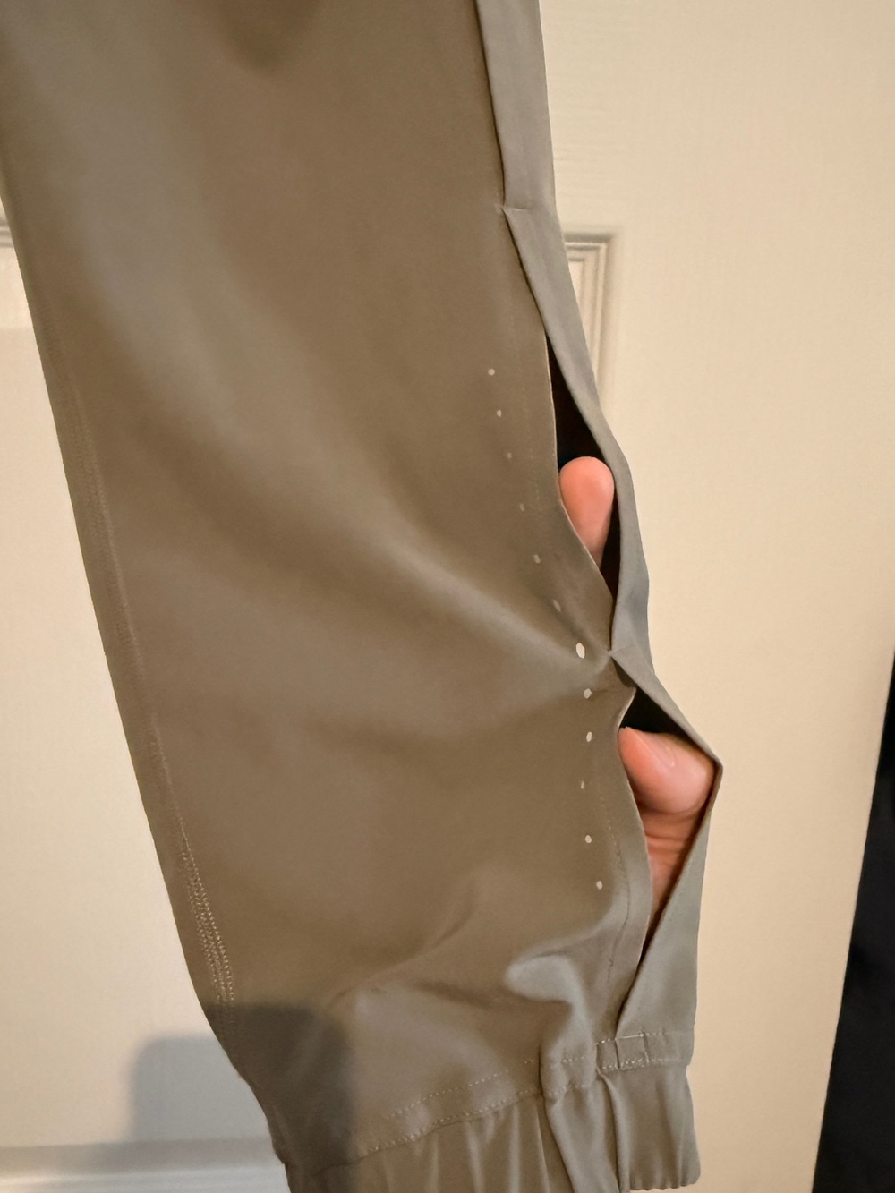lululemon athletica Taupe Adapted state Pull-On Jogger Pants air flow - Picture 6 of 6